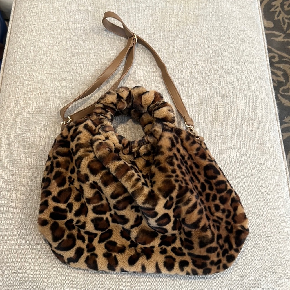 Adorable and SUPER SOFT fun cheetah print bag!
